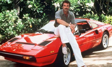  Magnum, P.I., investigatore privato con una Ferrari rossa e un talento per le donne!